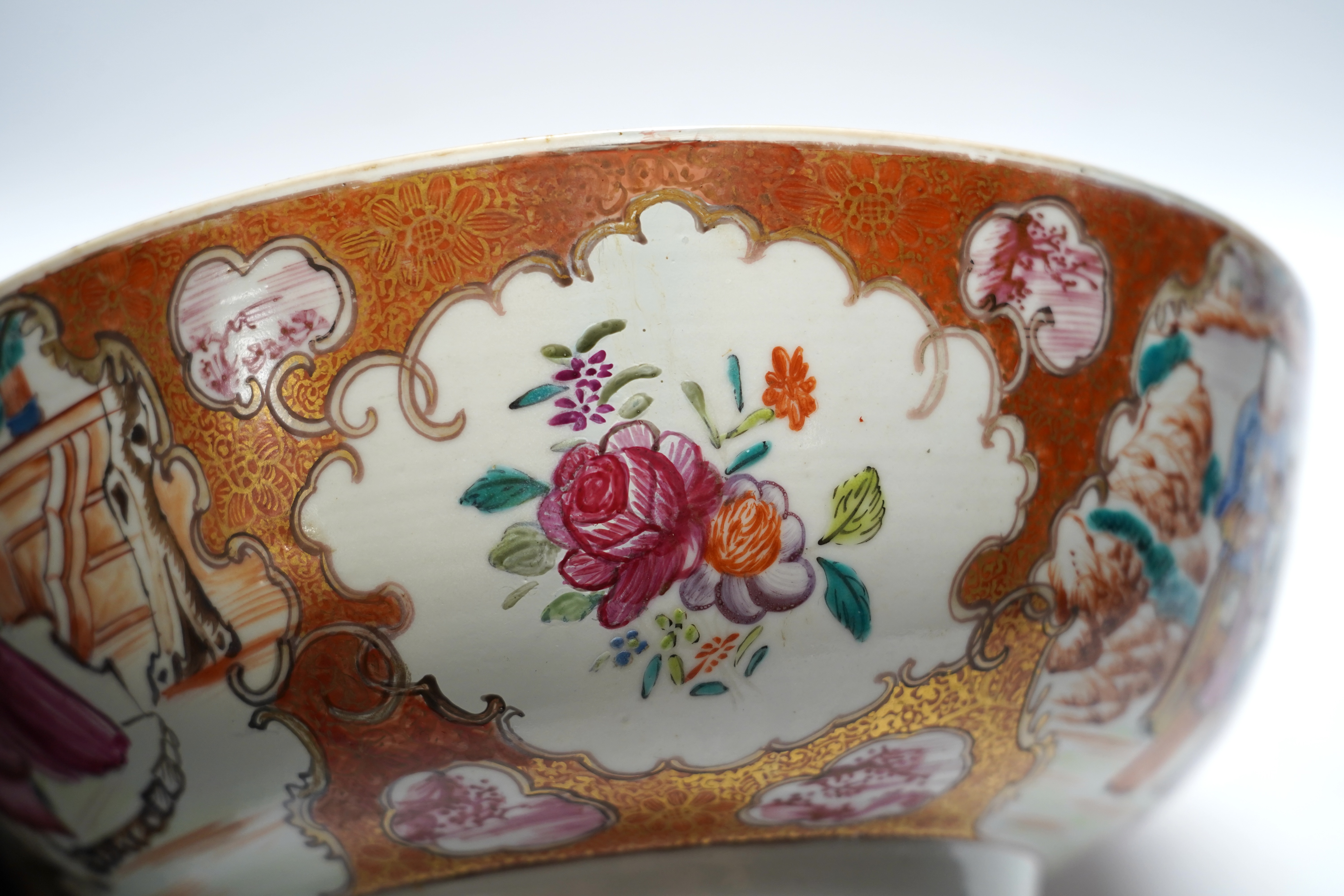 An 18th century Chinese Export famille rose bowl, 26cm diameter